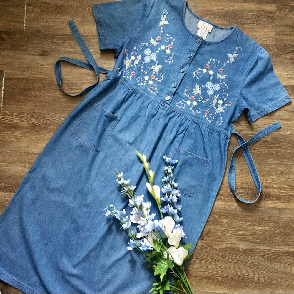 Pure Cottagecore Vintage Denim Dress with Florals!